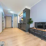 Glow Apartments, Nowa Letnica Apartman *