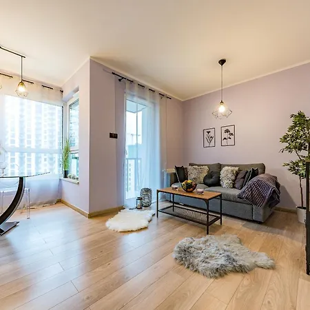 Glow Apartments, Nowa Letnica