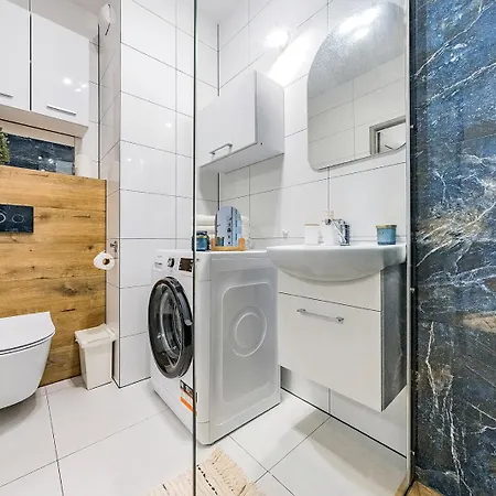 Apartment Glow Apartments, Nowa Letnica *